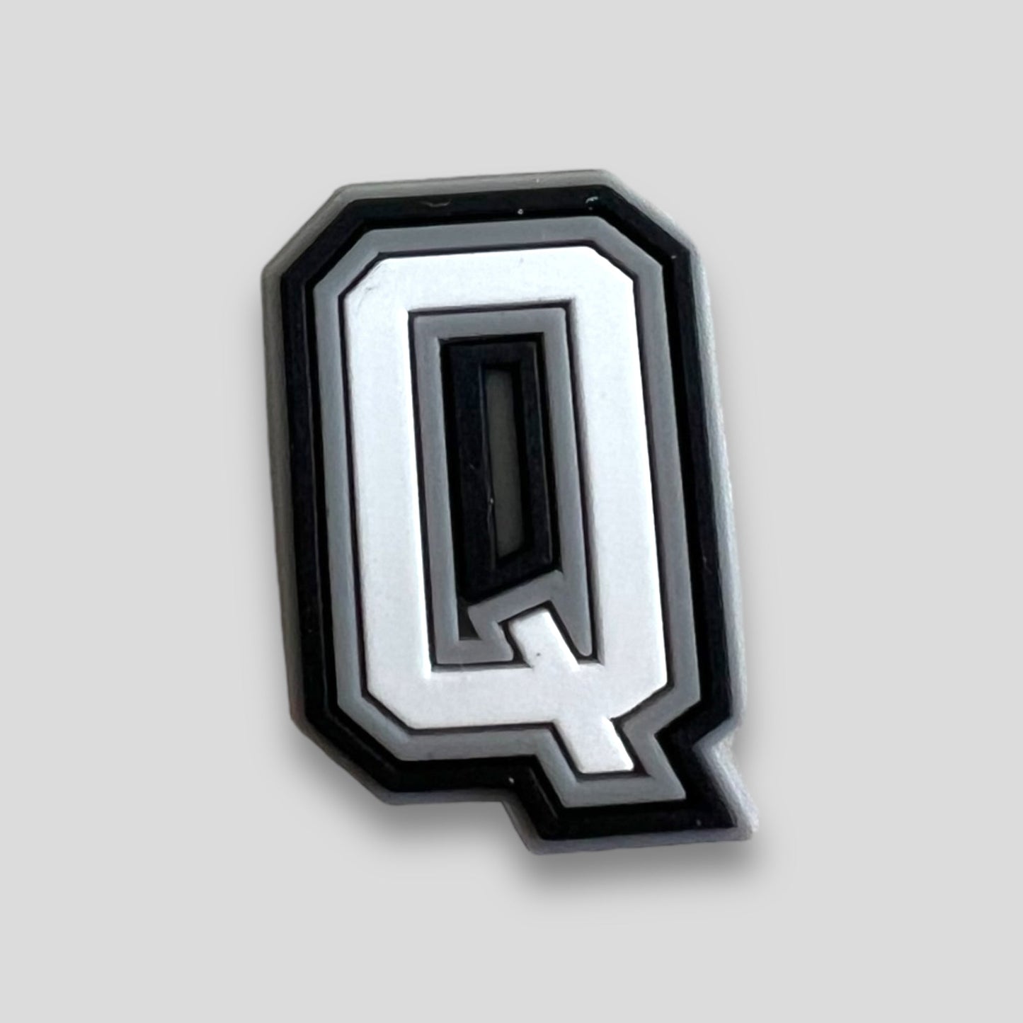 Q | Black & White Letters